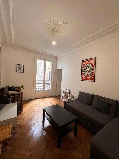 Grande chambre en colocation – Paris 10e – disponible le 1er Novembre