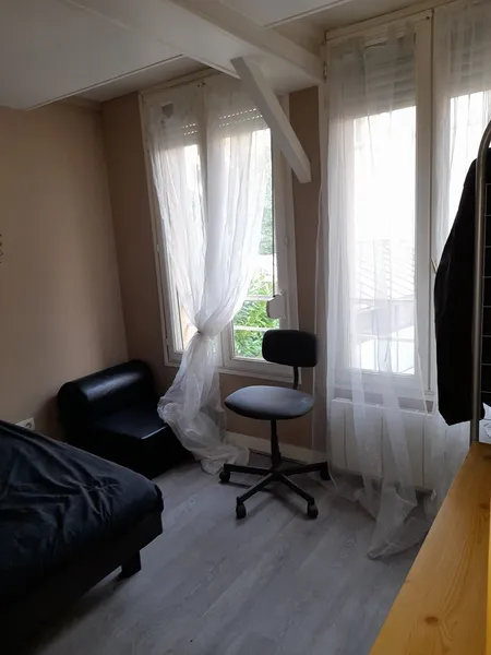 Photo de la colocation à Le Vésinet : A proximité commerces et Rer