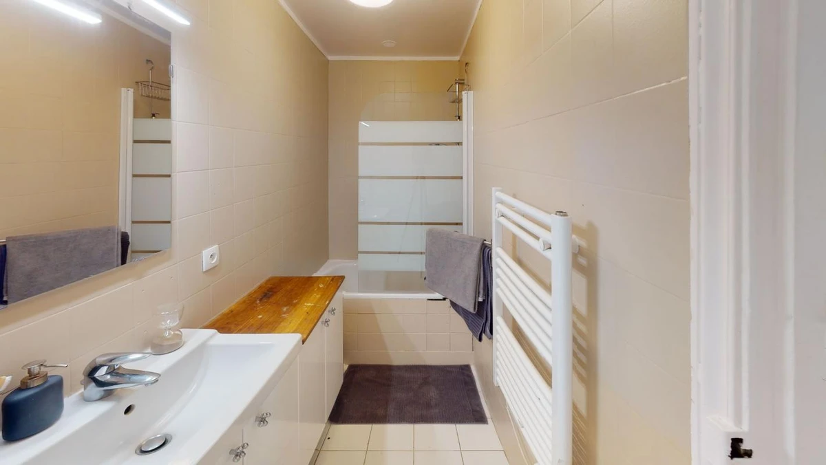 Photo de la colocation : Chambre en colocation de 5 à Paris - Confortable chambre individuelle avec salle de bain privée