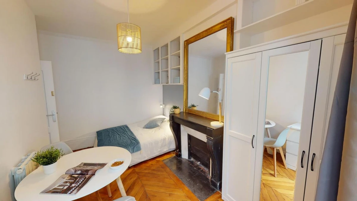 Photo de la colocation : Chambre en colocation de 5 à Paris - Confortable chambre individuelle