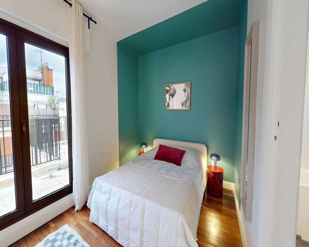 Photo de la colocation : Chambre en colocation de 10 à Paris - Grandes dimensions chambre individuelle avec salle de bain privée