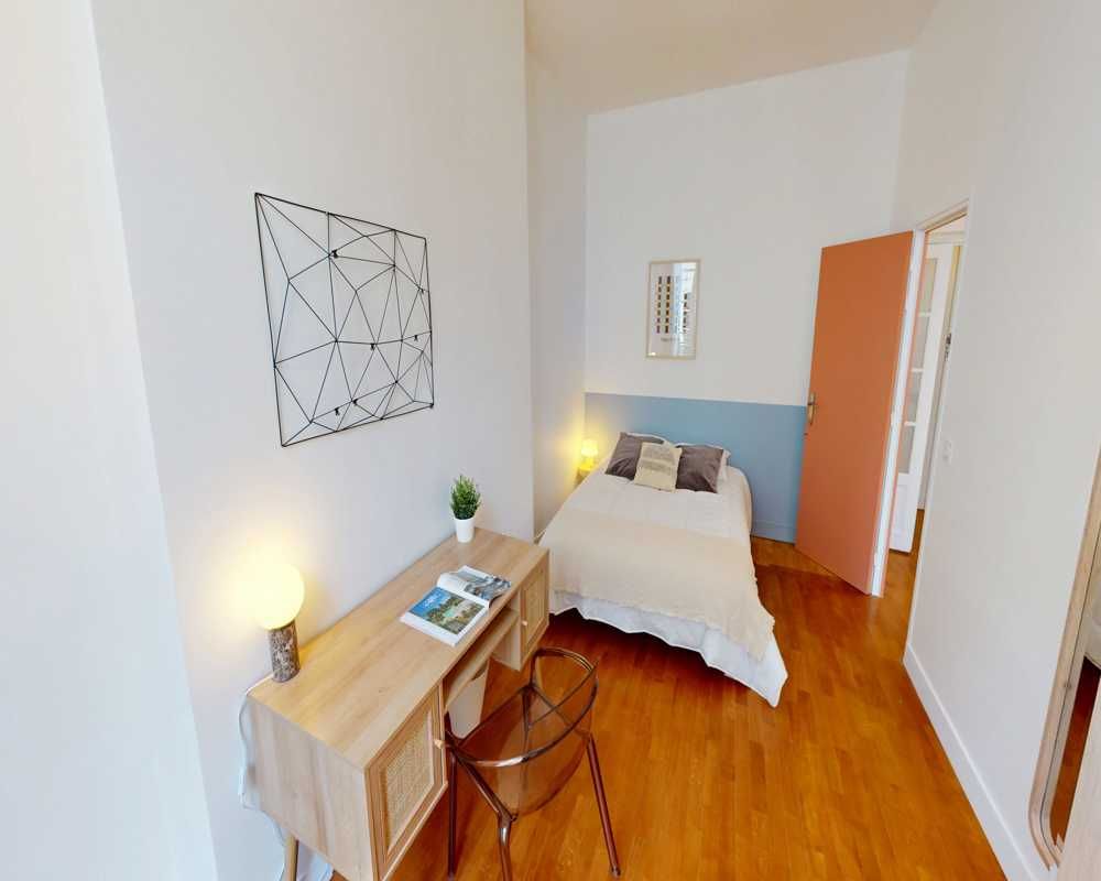 Photo de la colocation : Chambre en colocation de 5 à Paris - Confortable chambre individuelle avec parking à vélos