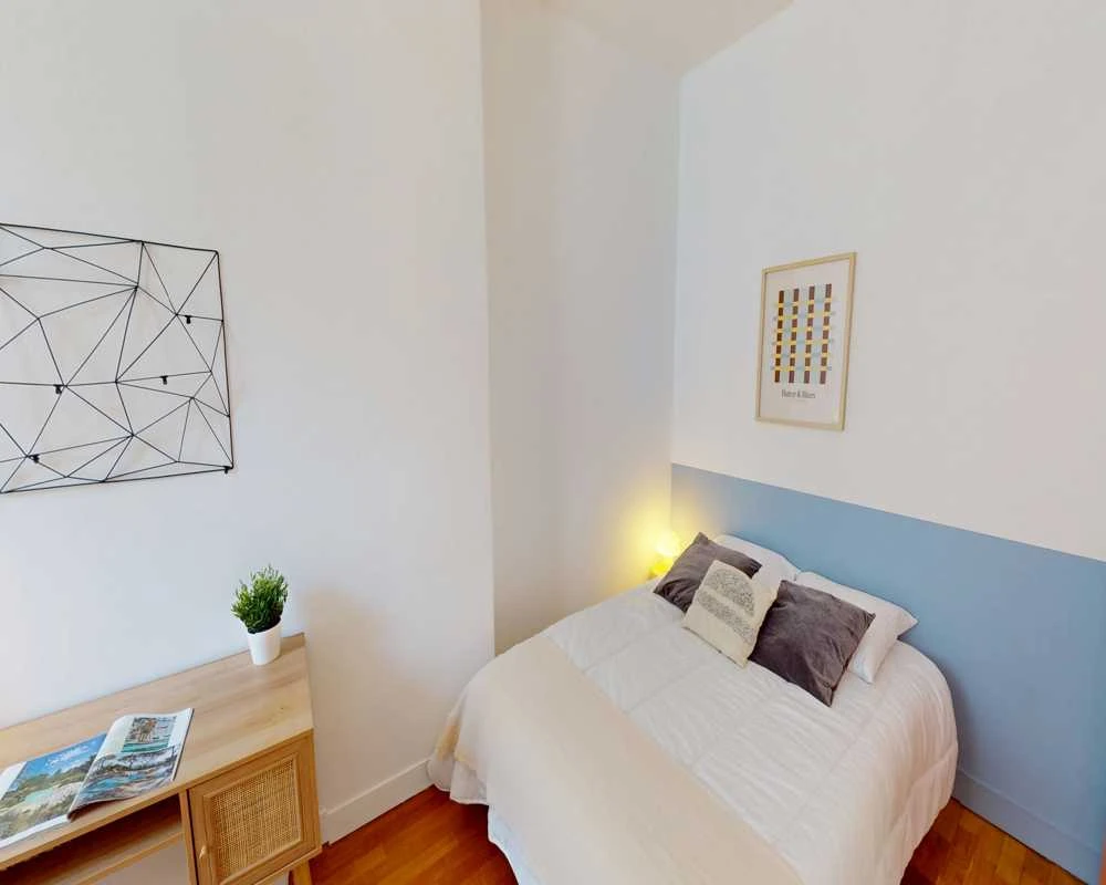 Photo de la colocation : Chambre en colocation de 5 à Paris - Confortable chambre individuelle avec parking à vélos