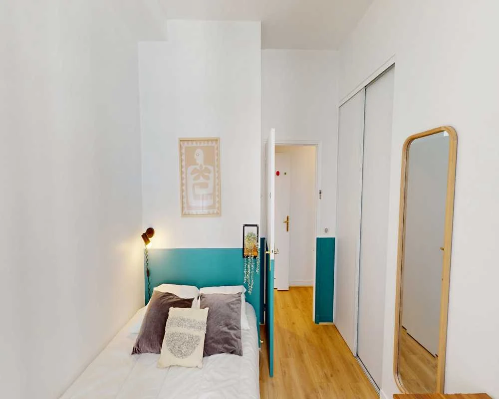 Photo de la colocation : Chambre en colocation de 5 à Paris - Confortable chambre individuelle avec parking à vélos