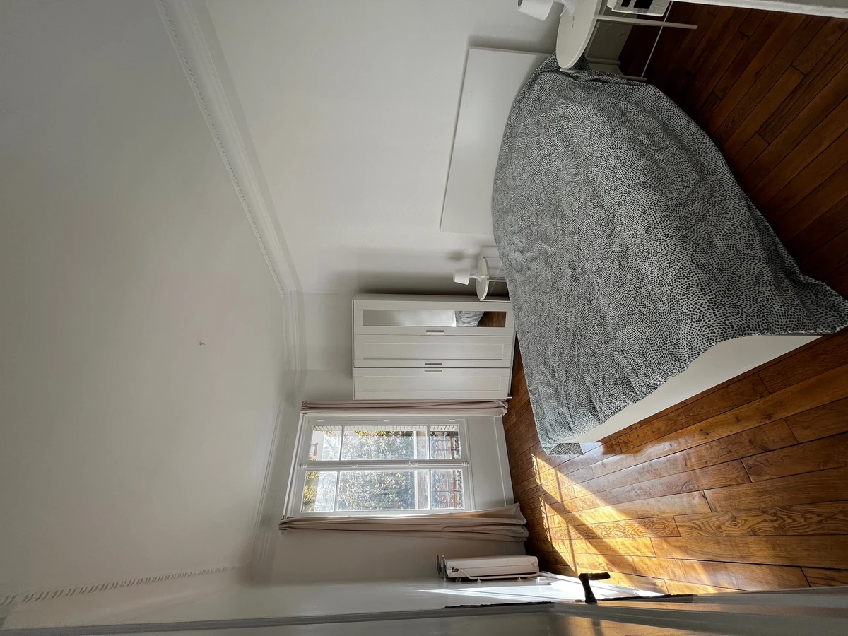 Photo de la colocation à Suresnes : Chambre en colocation à Suresnes - bel immeuble