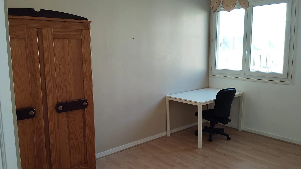 Photo de la colocation à Le Plessis-Robinson : Chambre privée meublée à louer - Plessis-Robinson