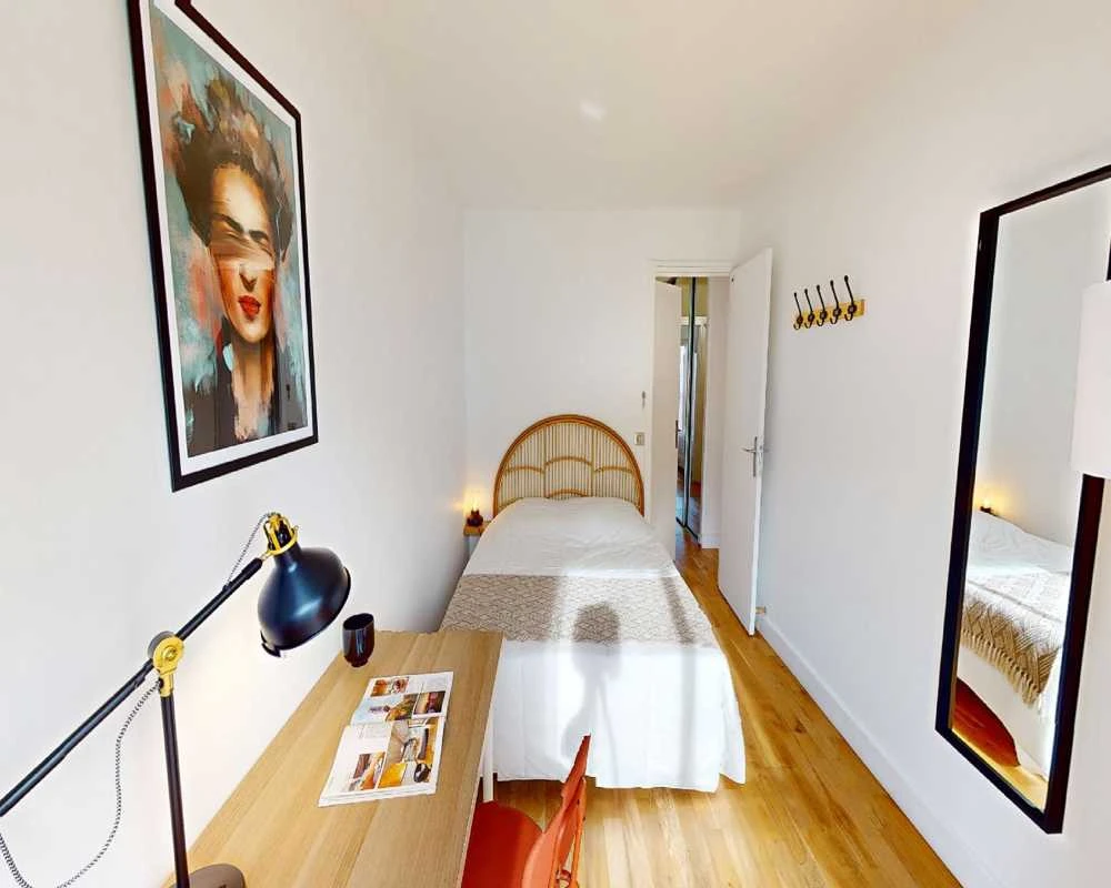 Photo de la colocation : Chambre en colocation de 8 à Paris - Confortable chambre individuelle