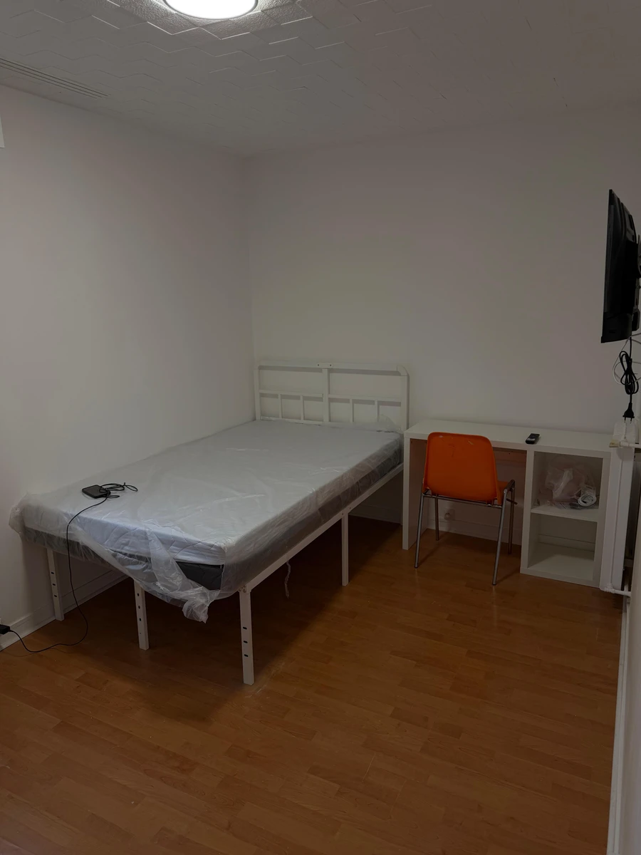 Photo de la colocation à Saint-Ouen-l'Aumône : Chambre en collocation 